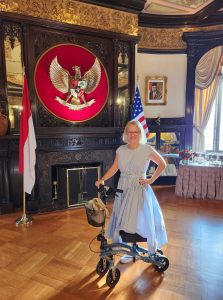  using a Swivelmate Knee Walker from  Washington Dc District of Columbia October 2022