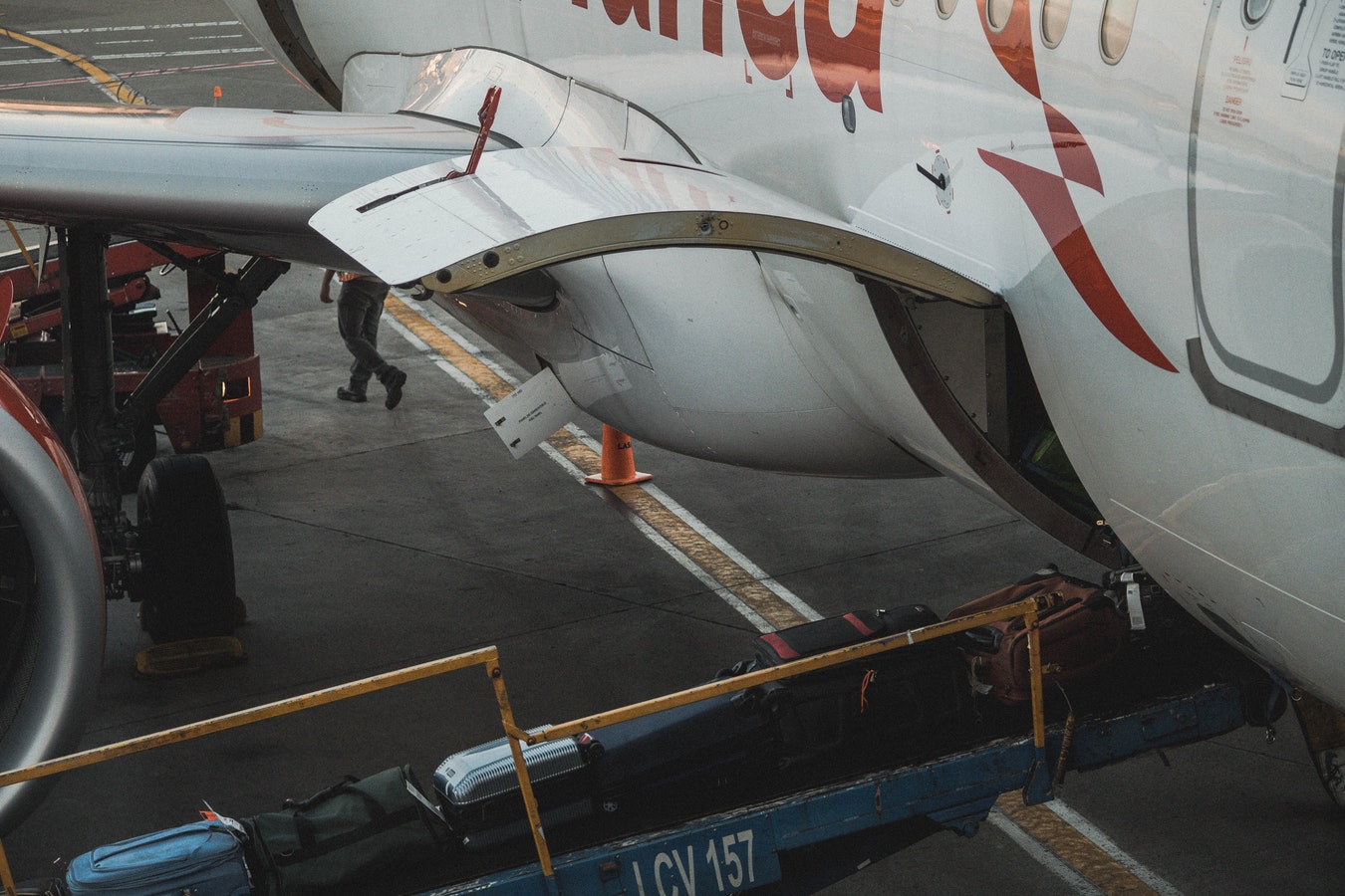 Airplane luggage storage