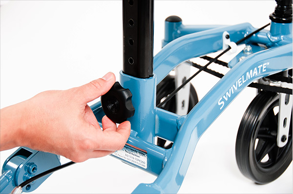 Knee platform adjustment know on a Swivelmate knee scooter.