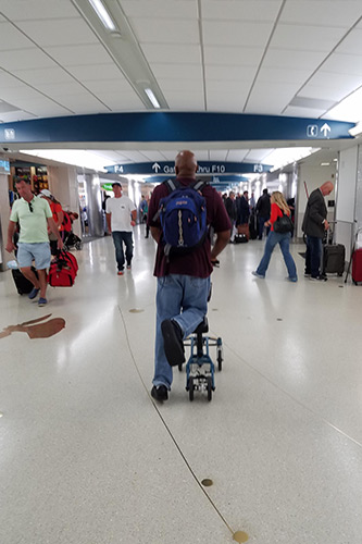 knee scooter for airports and planes