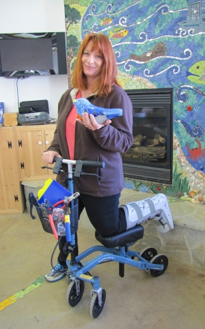 Donnell P on her Swivelmate Knee Walker Rental